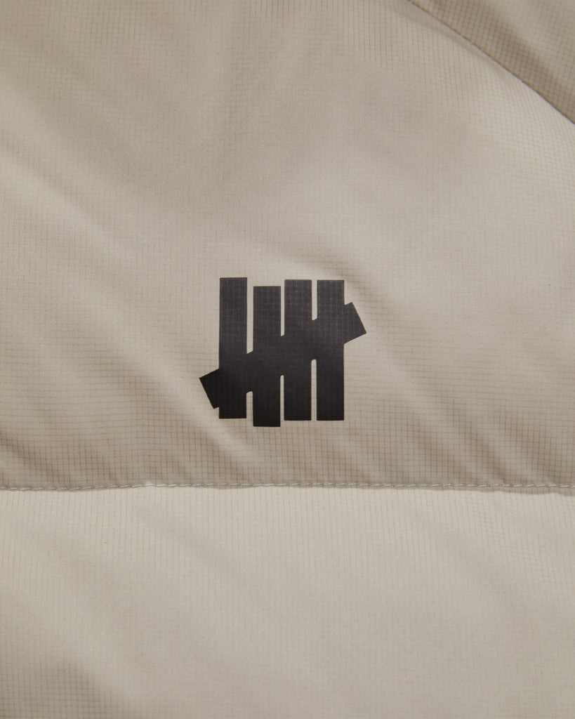 UNDEFEATED PUFFY DOWN JACKET KHAKI