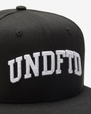 UNDEFEATED ARCH SNAPBACK BLACK