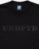UNDEFEATED HO25 STENCIL S/S TEE - BLACK