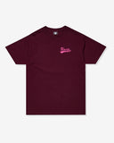 SU26 UNDEFEATED SCRIPT S/S TEE