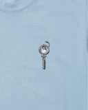 UNDEFEATED LOCK S/S TEE SKY BLUE