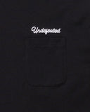 UNDEFEATED SCRIPT L/S POCKET TEE BLACK