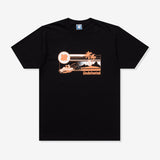UNDEFEATED SU25 SOUVENIR S/S TEE