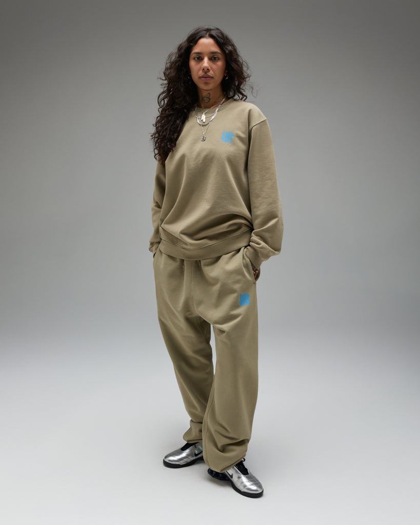 UNDEFEATED ICON CREWNECK - KHAKI