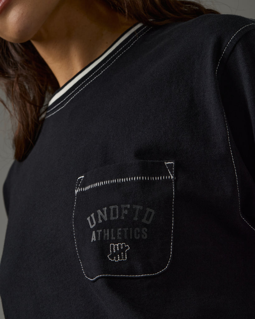 UNDEFEATED SU26 RINGS S/S POCKET TEE - BLACK