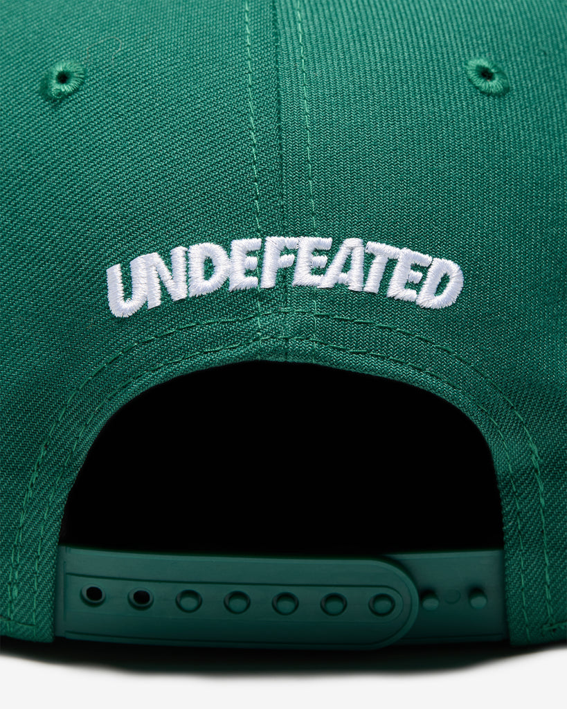 FA26 UNDEFEATED X NE STRIPE SNAPBACK - HUNTER GREEN