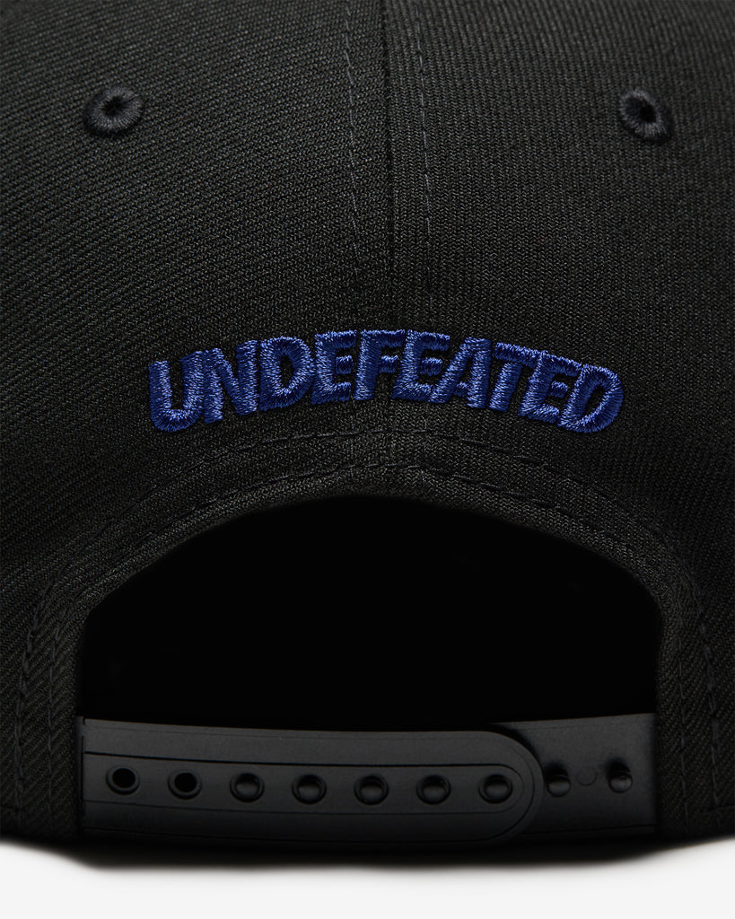 FA26 UNDEFEATED X NE STRIPE SNAPBACK - BLACK