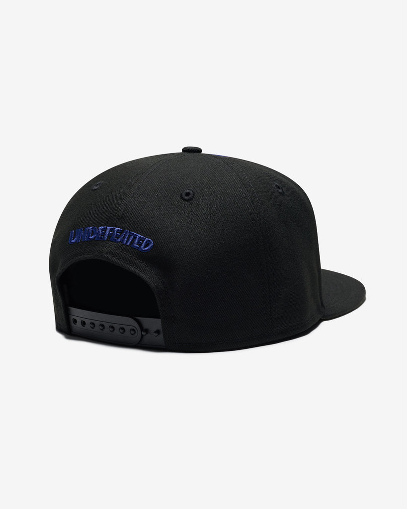 FA26 UNDEFEATED X NE STRIPE SNAPBACK - BLACK