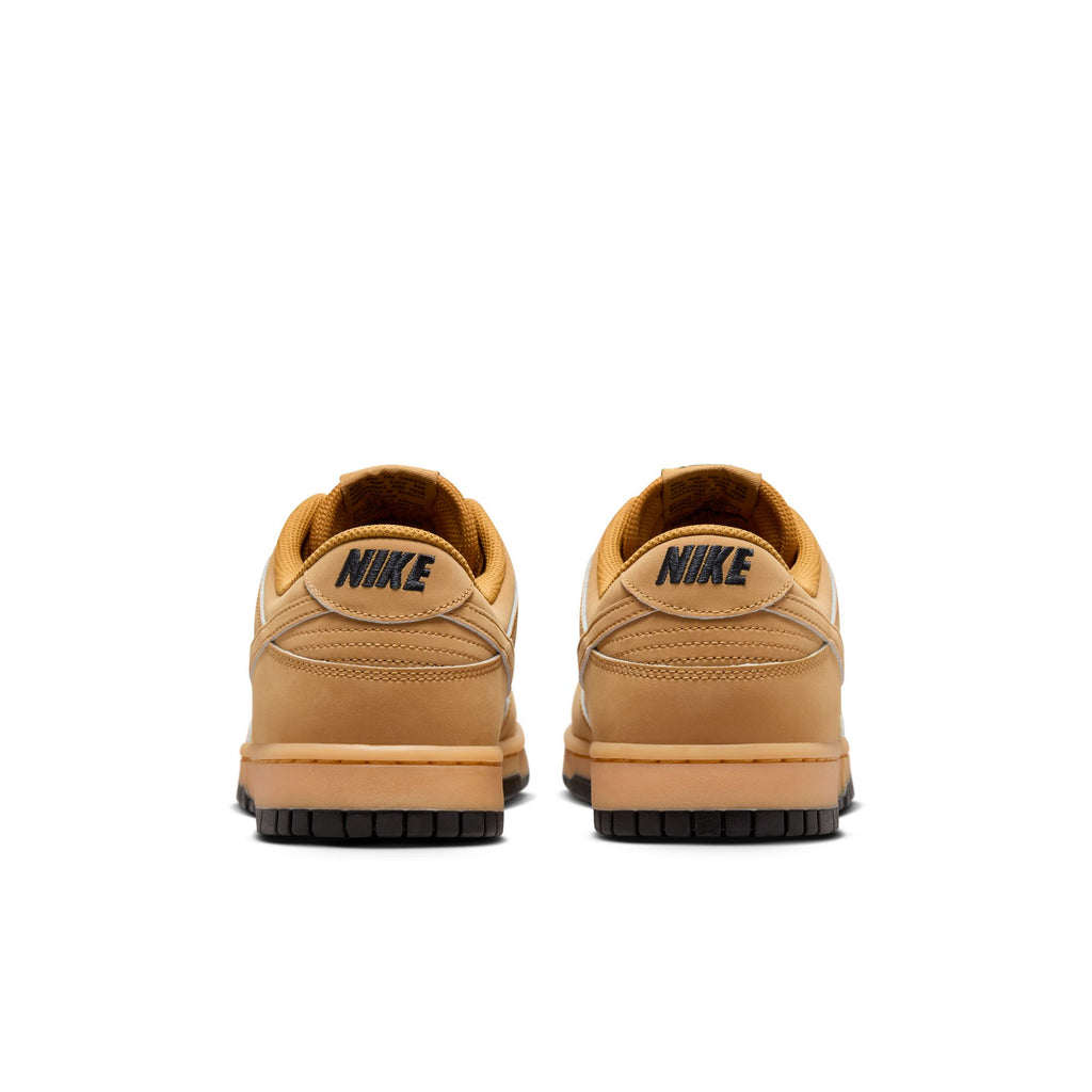 NIKE DUNK LOW RETRO SE - WHEAT GUM