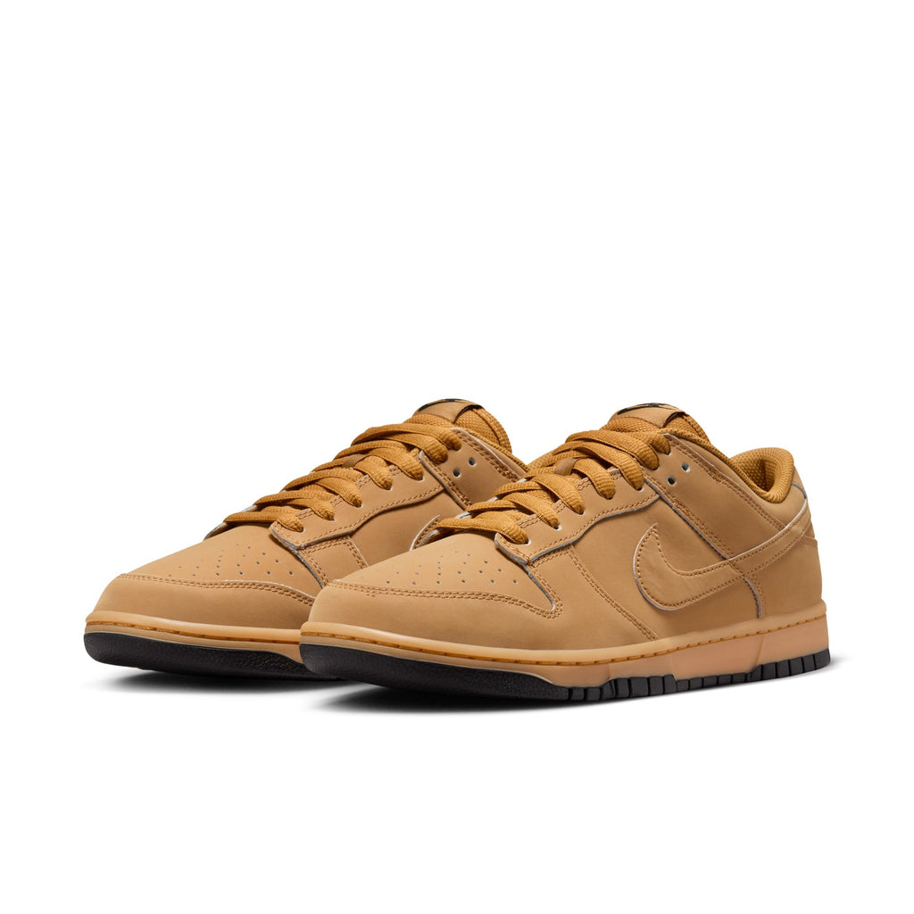 NIKE DUNK LOW RETRO SE - WHEAT GUM