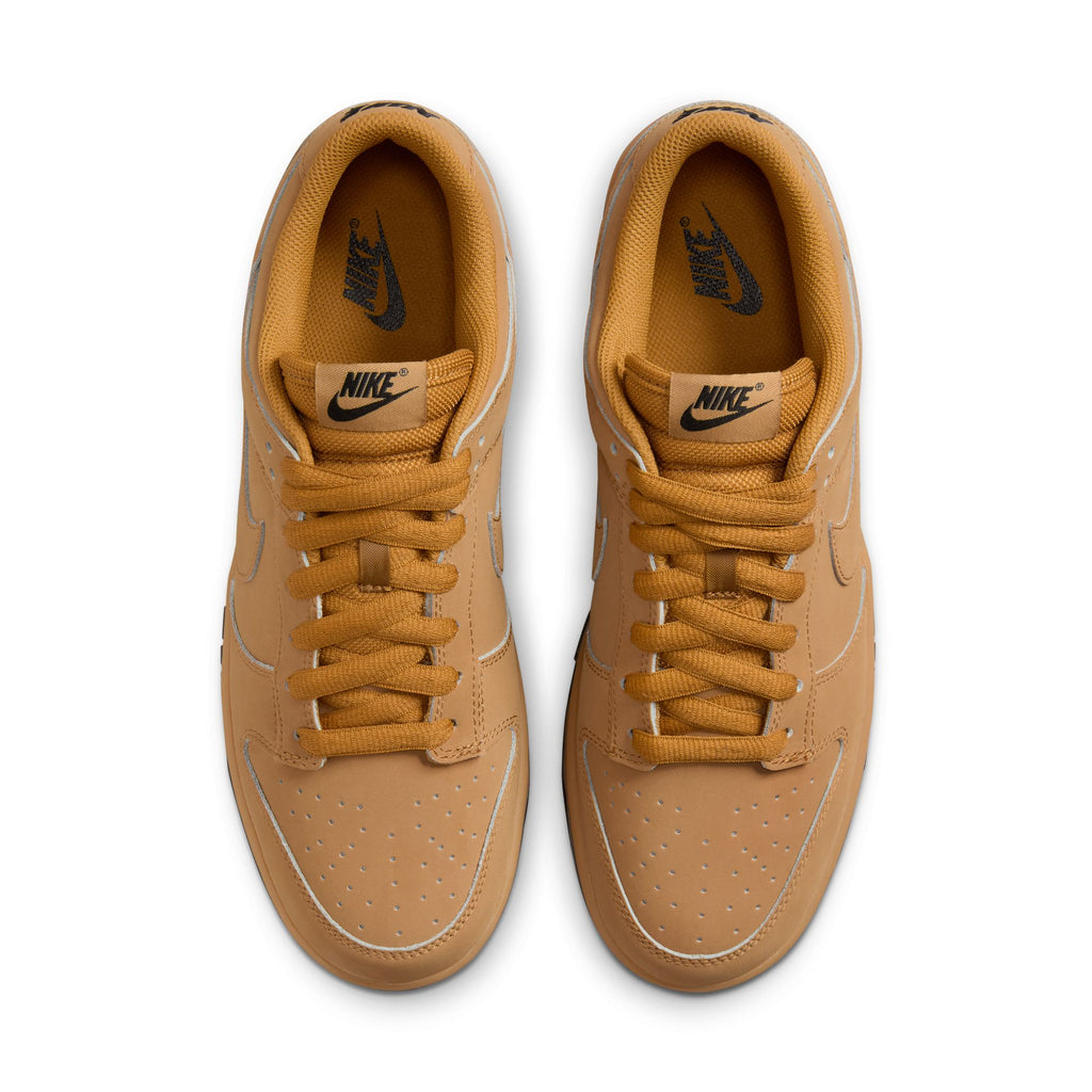 NIKE DUNK LOW RETRO SE - WHEAT GUM