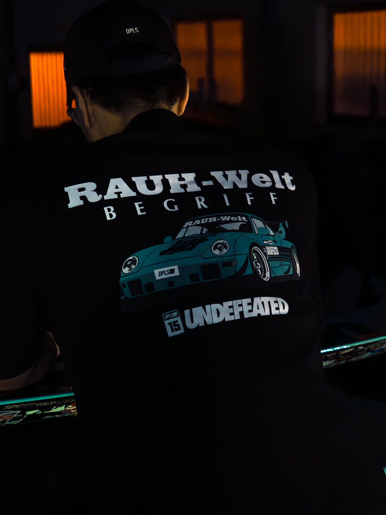 UNDEFEATED SP26 X RWB S/S TEE - TIFFANY BLACK