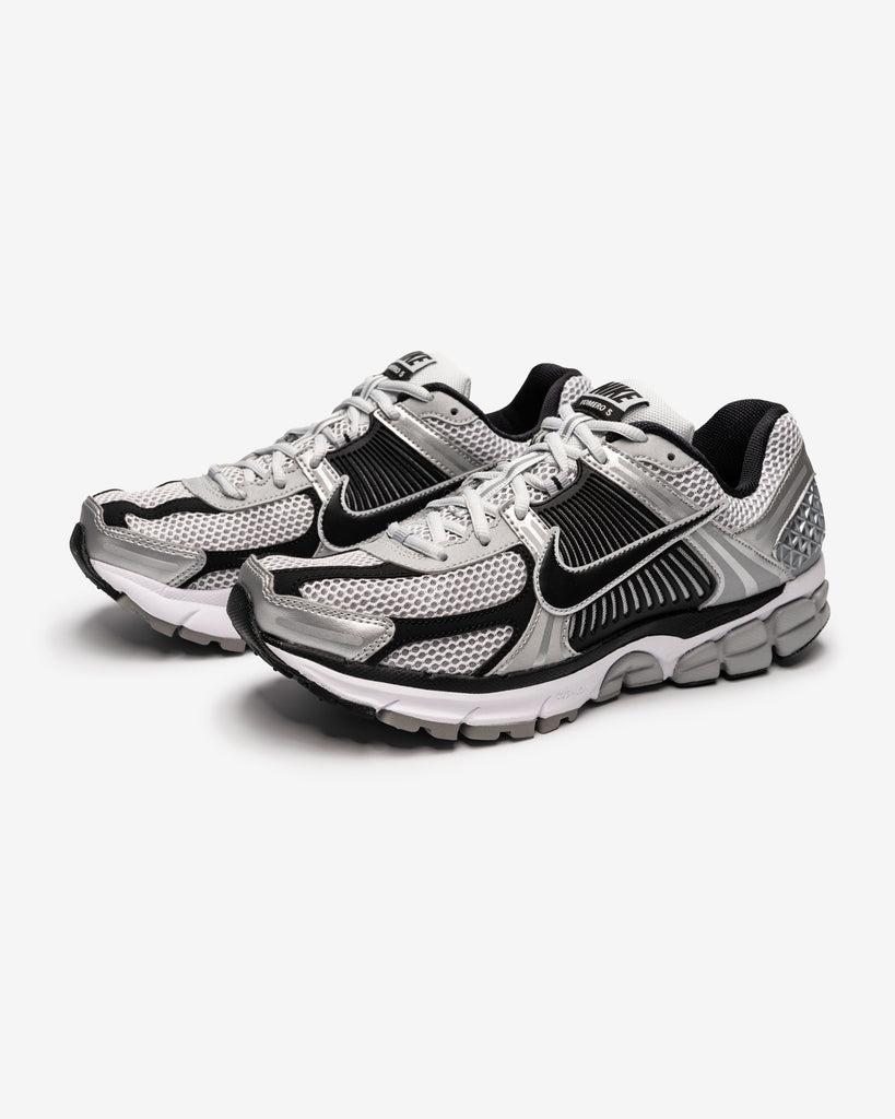 NIKE ZOOM VOMERO 5 - METALLIC SILVER & BLACK