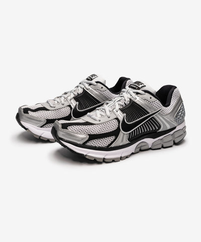 NIKE ZOOM VOMERO 5 - METALLIC SILVER & BLACK