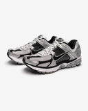 NIKE ZOOM VOMERO 5 METALLIC SILVER/BLACK-PURE PLATINUM