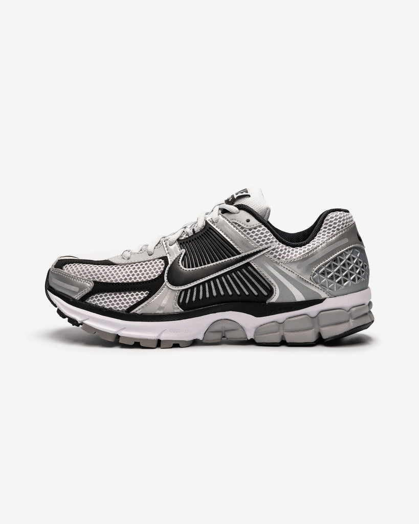 NIKE ZOOM VOMERO 5 - METALLIC SILVER & BLACK
