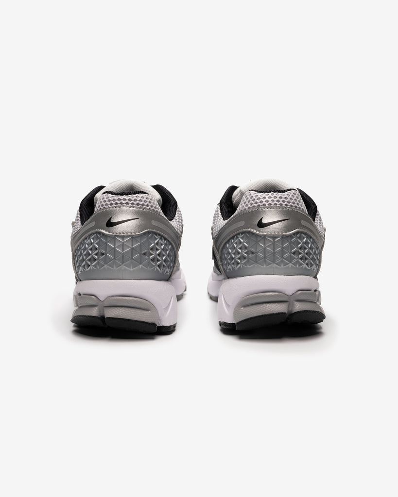 NIKE ZOOM VOMERO 5 METALLIC SILVER/BLACK-PURE PLATINUM