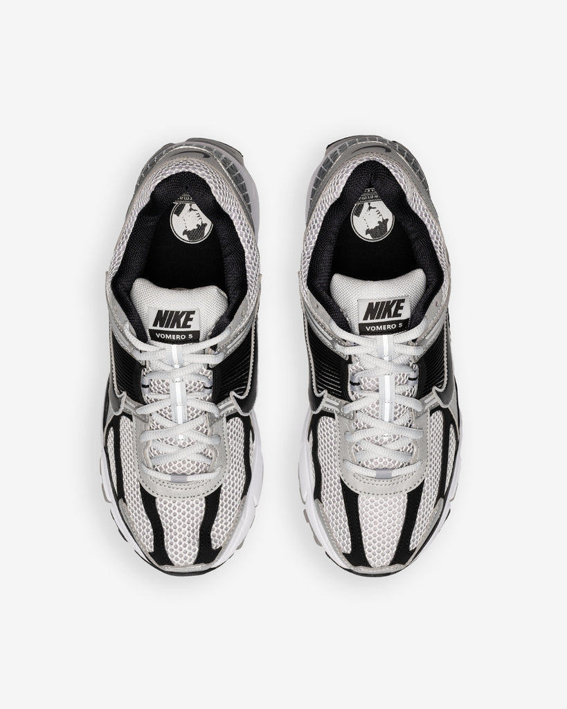 NIKE ZOOM VOMERO 5 - METALLIC SILVER & BLACK