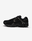 NIKE ZOOM VOMERO 5 BLACK/BLACK-ANTHRACITE-MTLC DARK GREY