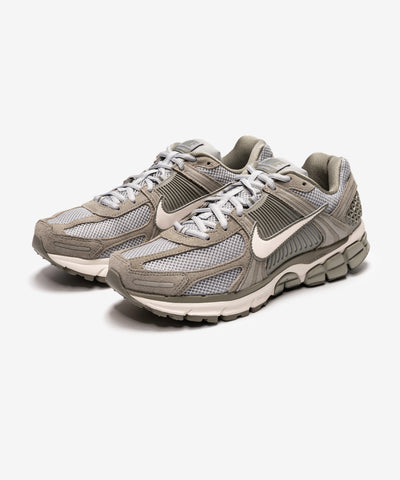 NIKE ZOOM VOMERO 5 DARK STUCCO/PHANTOM-LT SMOKE GREY