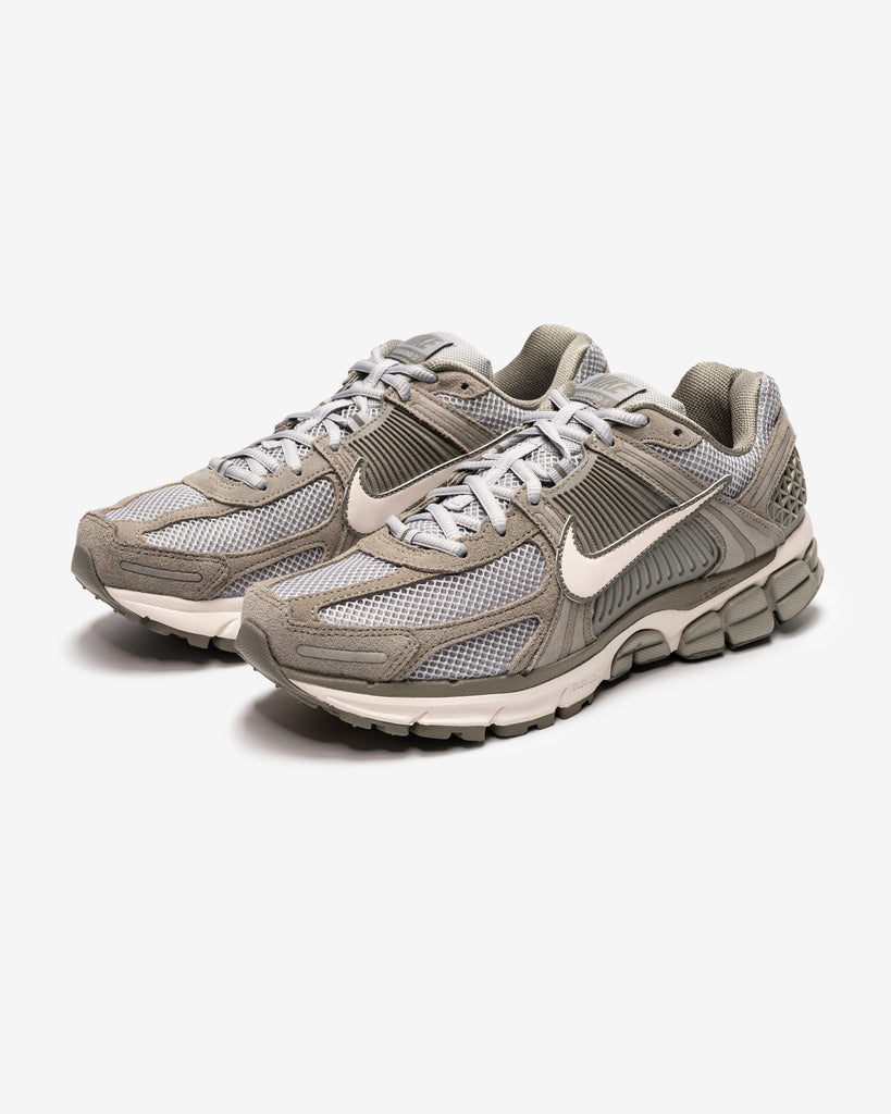 NIKE ZOOM VOMERO 5 - DARK STUCCO