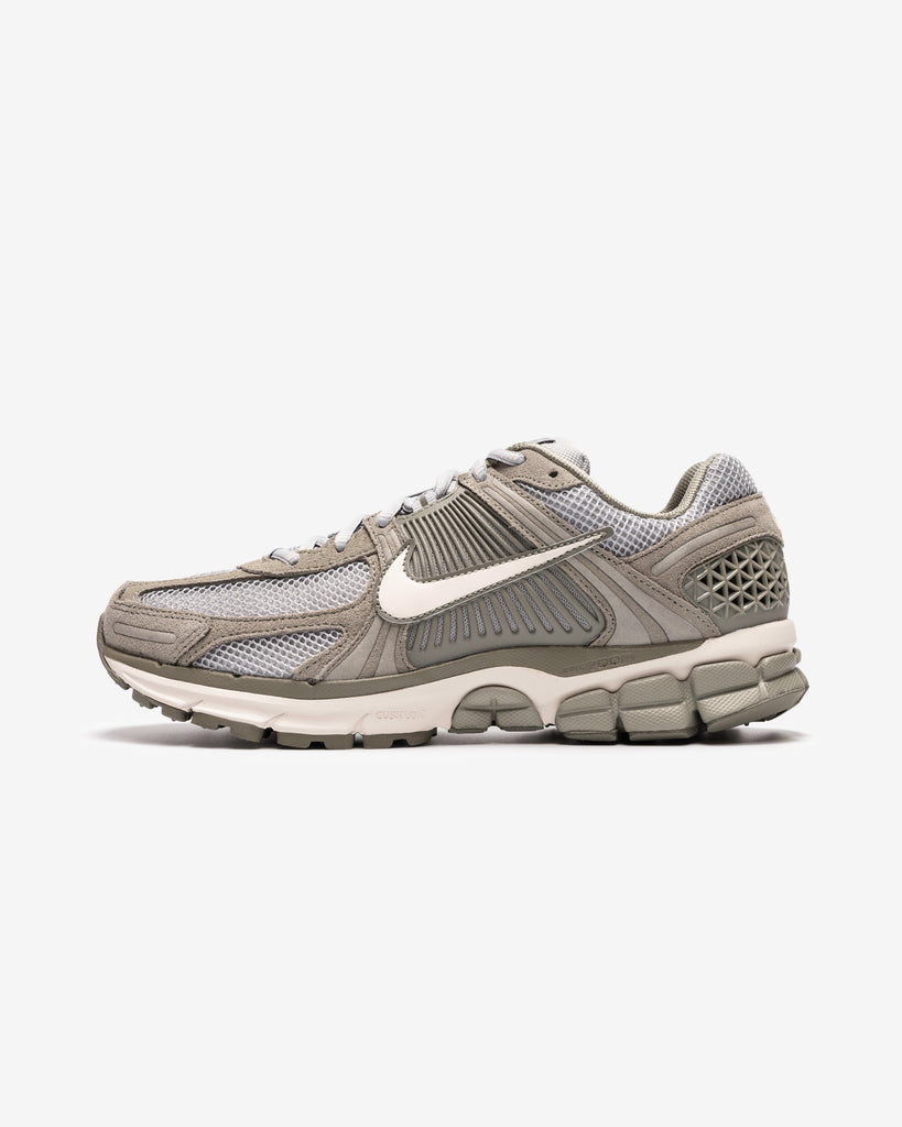 NIKE ZOOM VOMERO 5 - DARK STUCCO