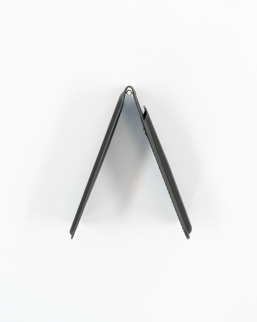 UNDEFEATED VEGAN LEATHER MAGSAFE WALLET - BLACK