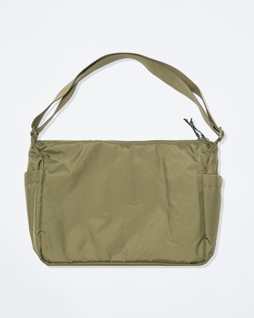 UNDEFEATED SP26 DOUBLE POCKET SHOULDER BAG - OLIVE
