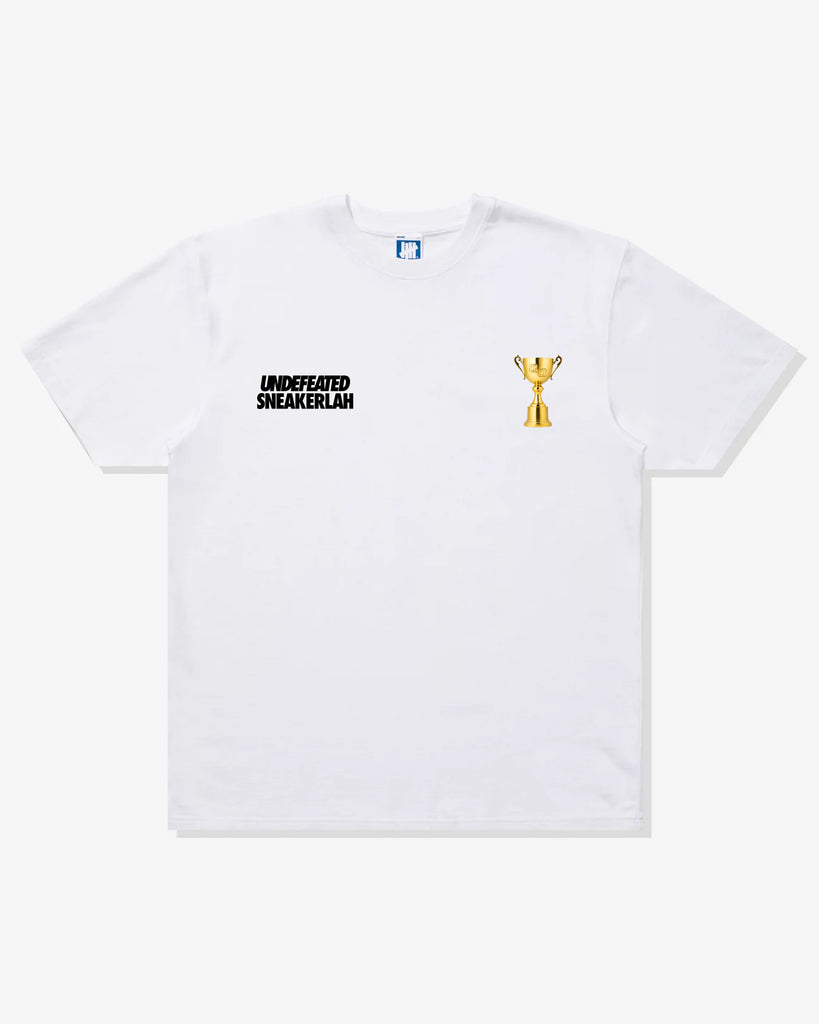 UNDEFEATED X SNEAKERLAH - TROPHY TEE - WHITE