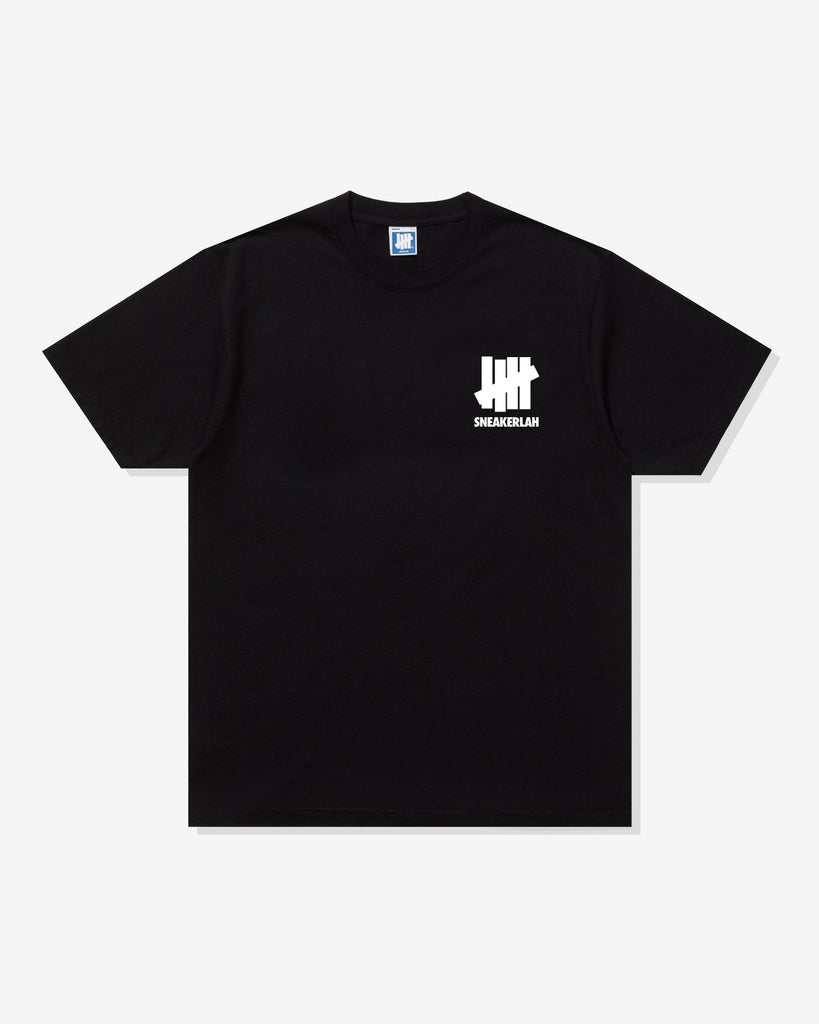 UNDEFEATED X SNEAKERLAH - PLAY DIRTY TEE - BLACK
