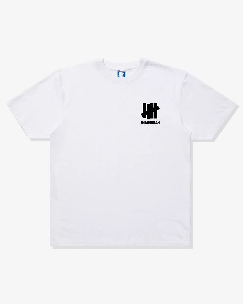 UNDEFEATED X SNEAKERLAH - PLAY DIRTY TEE - WHITE