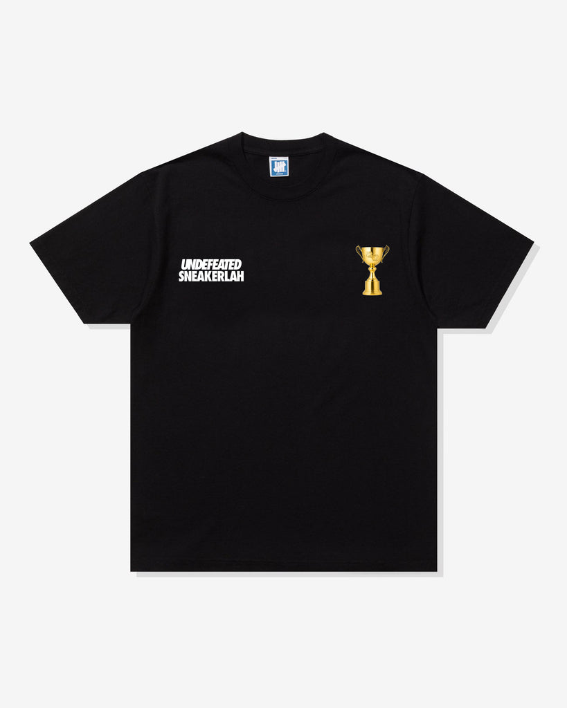 UNDEFEATED X SNEAKERLAH - TROPHY TEE - BLACK