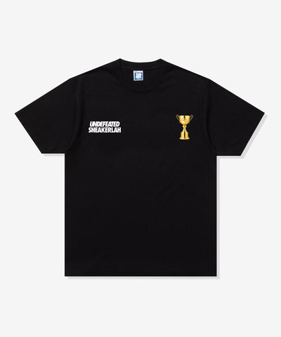 UNDEFEATED X SNEAKERLAH - TROPHY TEE - BLACK