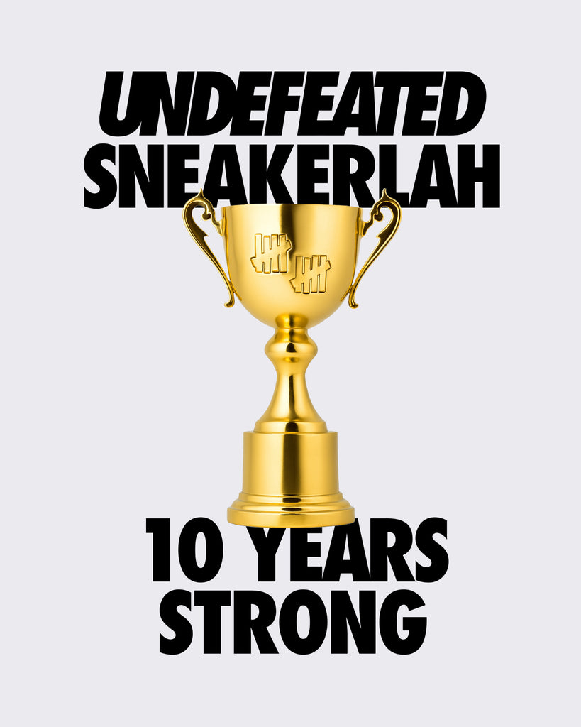 UNDEFEATED X SNEAKERLAH - TROPHY TEE - WHITE