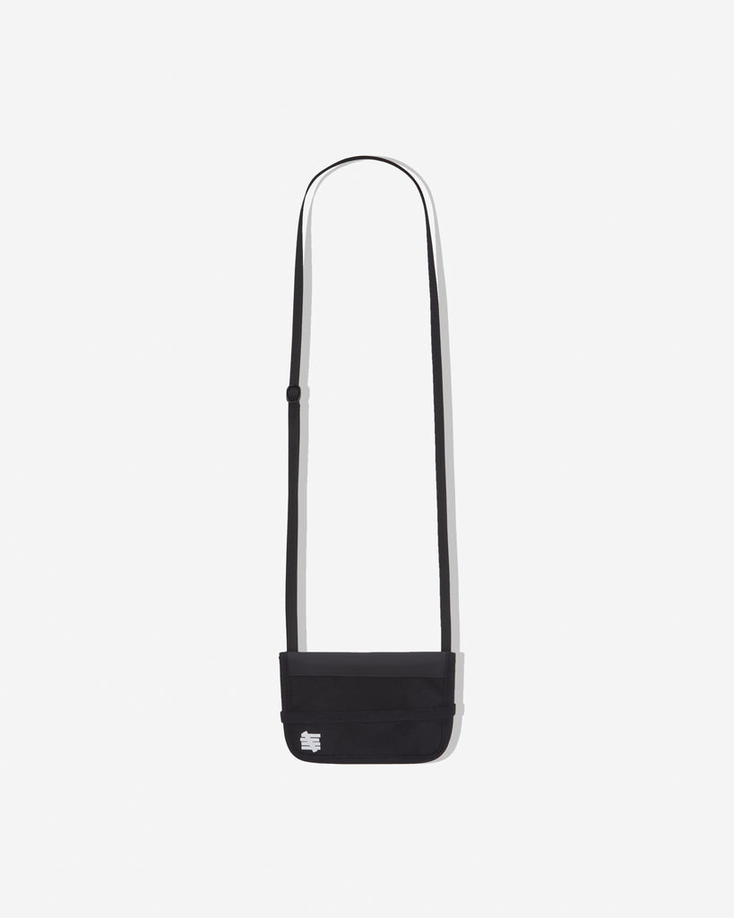 UNDEFEATED PASSPORT BAG - BLACK