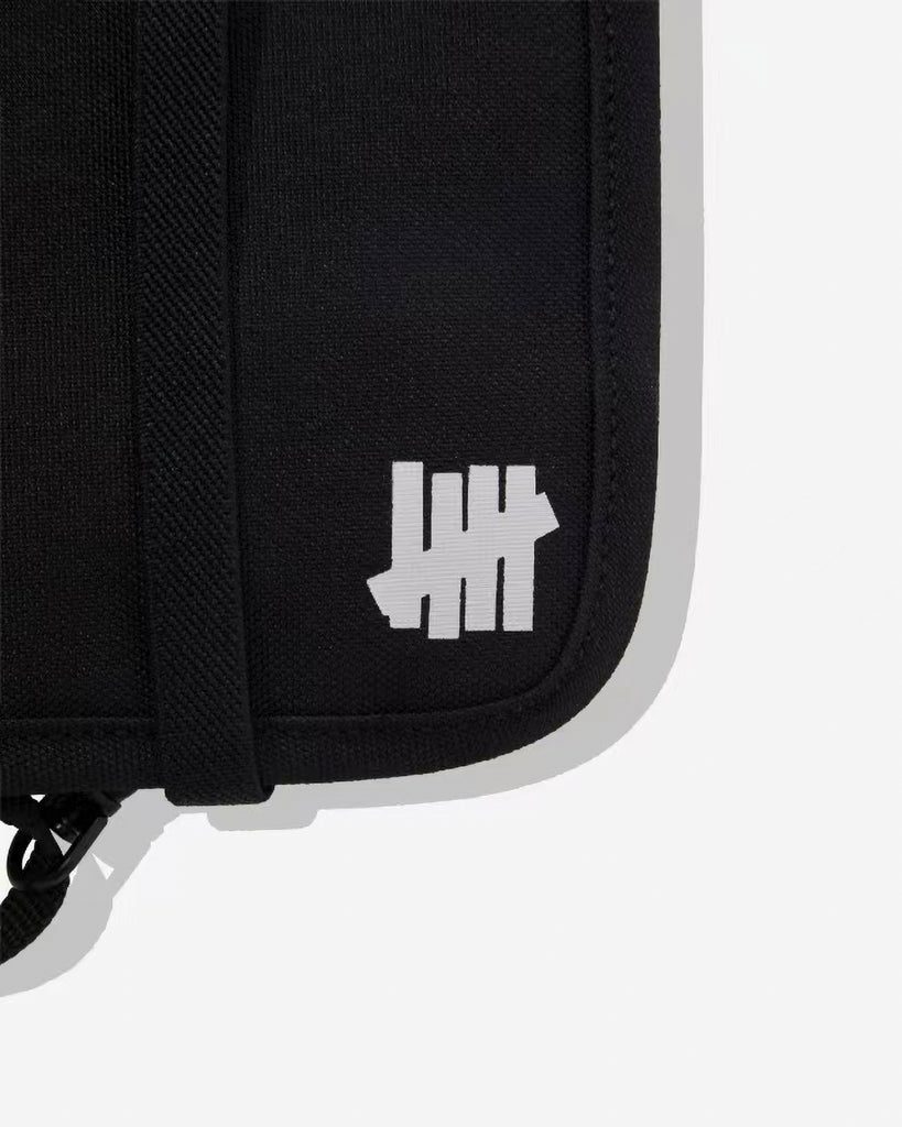 UNDEFEATED PASSPORT BAG - BLACK