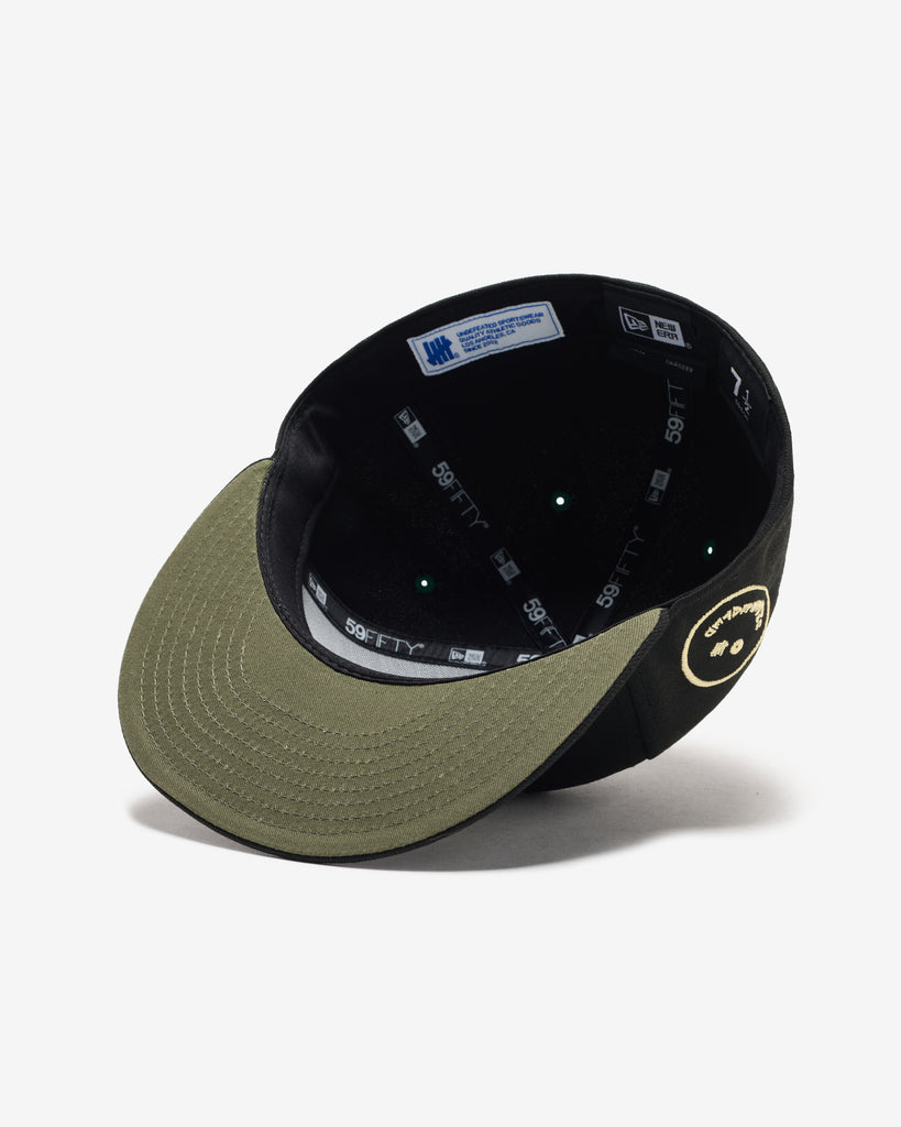 FA26 UNDEFEATED X NE ICON HAPPY FITTED - BLACK