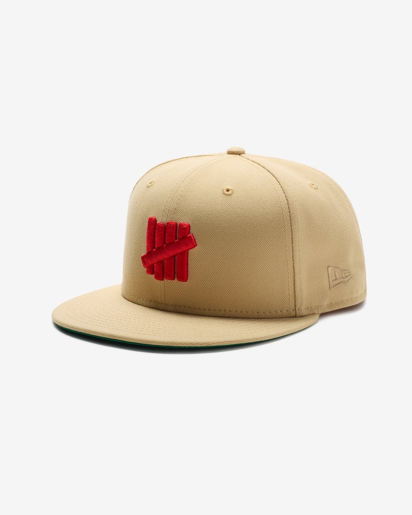 UNDEFEATED FA25 X NE CLASSIC ICON FITTED - KHAKI