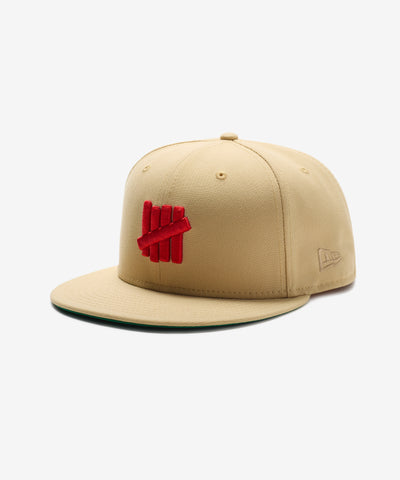 UNDEFEATED FA25 X NE CLASSIC ICON FITTED - KHAKI