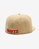 UNDEFEATED FA25 X NE CLASSIC ICON FITTED - KHAKI