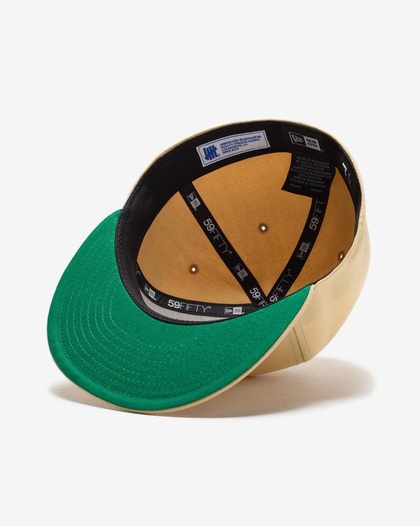 UNDEFEATED FA25 X NE CLASSIC ICON FITTED - KHAKI