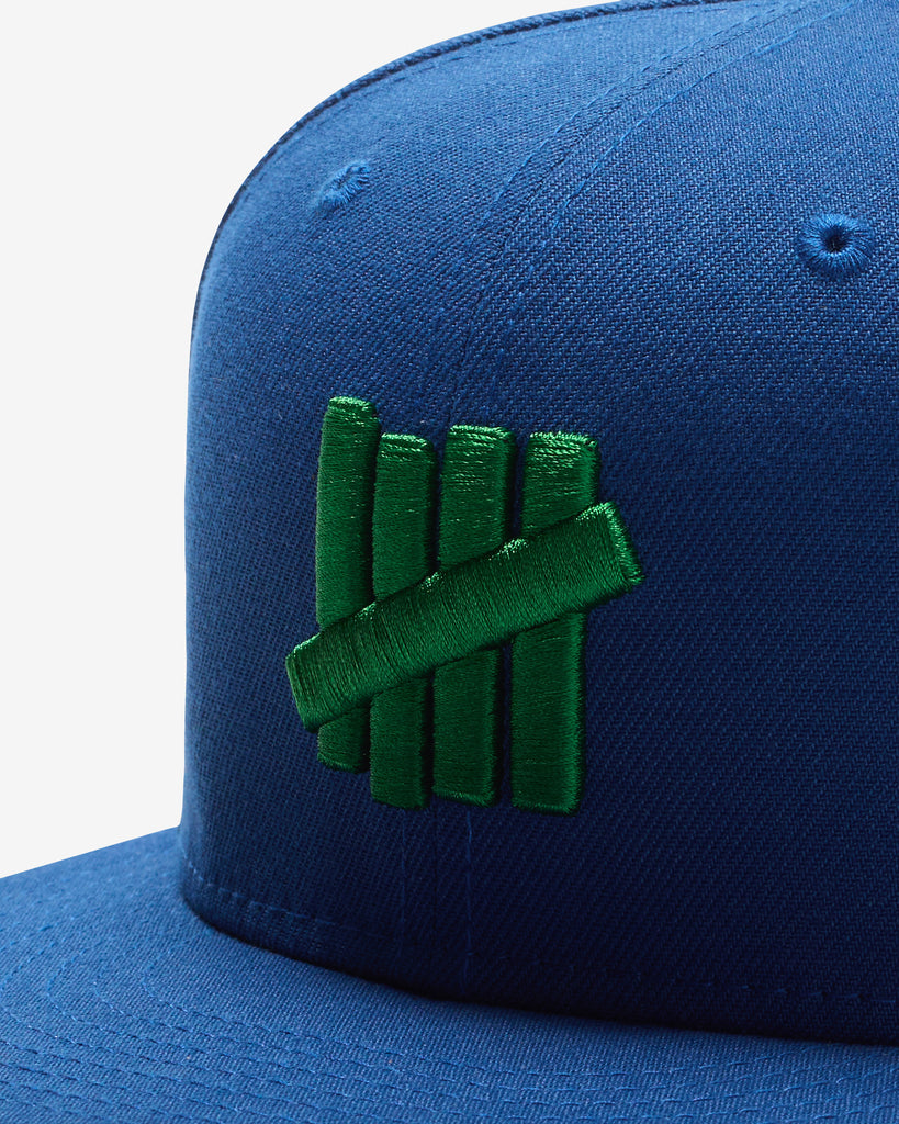 UNDEFEATED FA25 X NE CLASSIC ICON FITTED - NAVY
