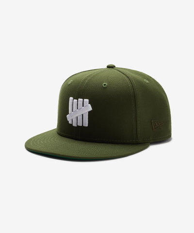 UNDEFEATED FA25 X NE CLASSIC ICON FITTED - OLIVE