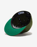 UNDEFEATED FA25 X NE CLASSIC ICON FITTED - OLIVE