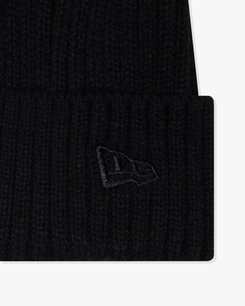 UNDEFEATED SP26 X NE ICON BEANIE - BLACK