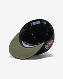 UNDEFEATED SU26 X NE ICON CREST FITTED - BLACK