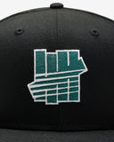 UNDEFEATED SU26 X NE ICON CREST FITTED - BLACK