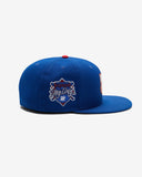 UNDEFEATED SU26 X NE ICON CREST FITTED - BLUE