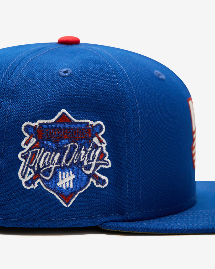 UNDEFEATED SU26 X NE ICON CREST FITTED - BLUE
