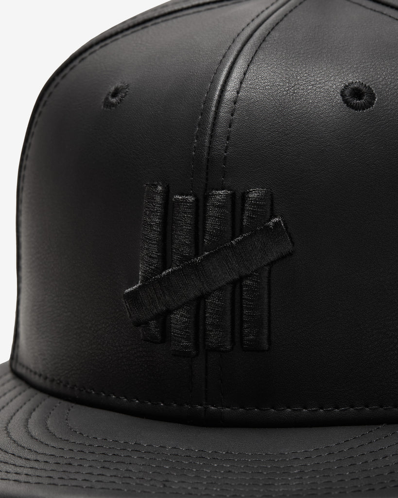 UNDEFEATED SP26 X NE LEATHER ICON FITTED - BLACK